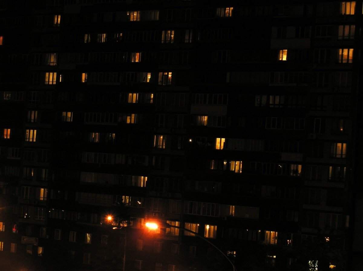 Фото девятиэтажки ночью